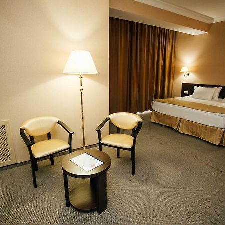 Hotel Aner Asztana Kültér fotó