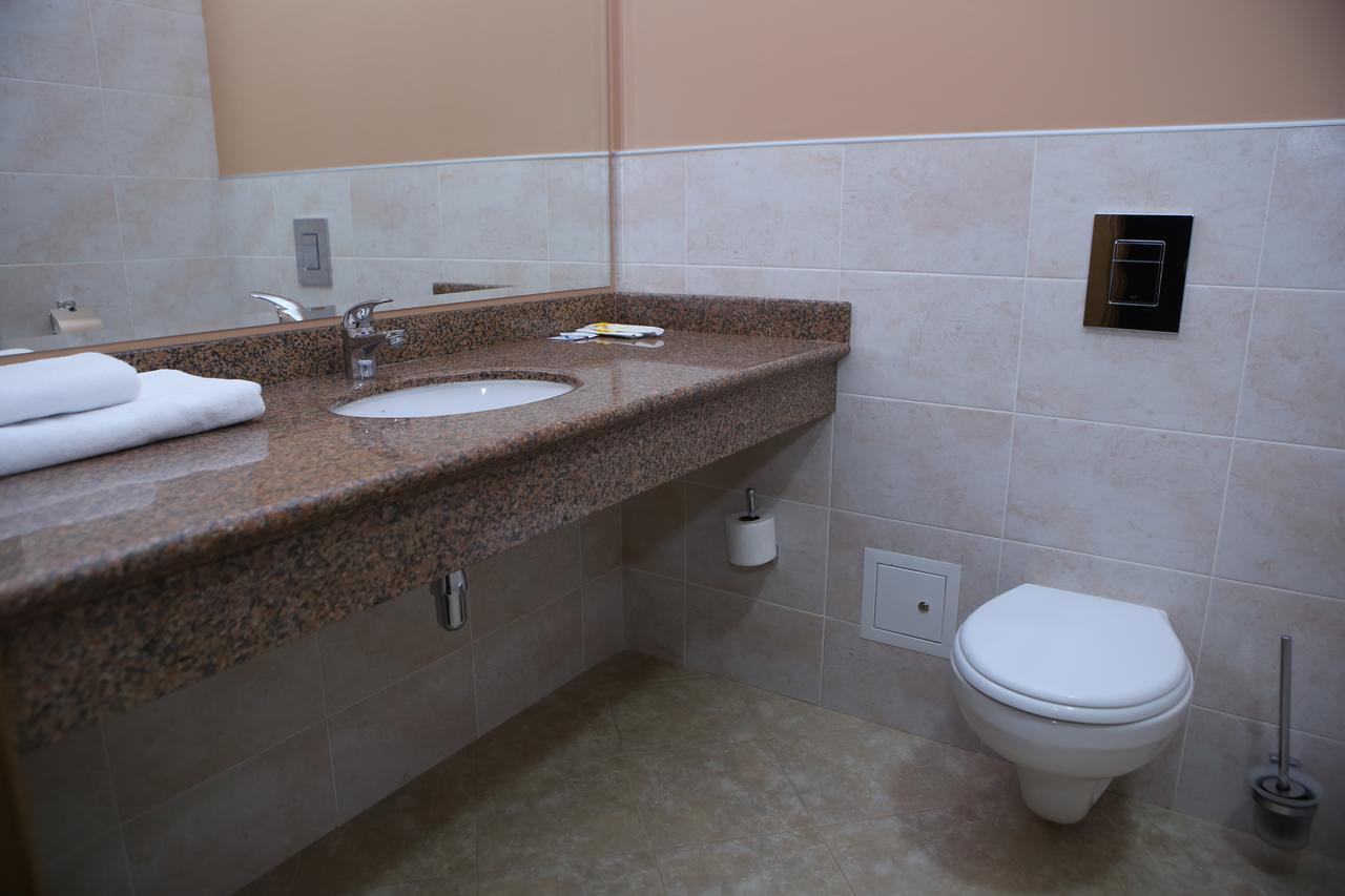 Hotel Aner Asztana Kültér fotó